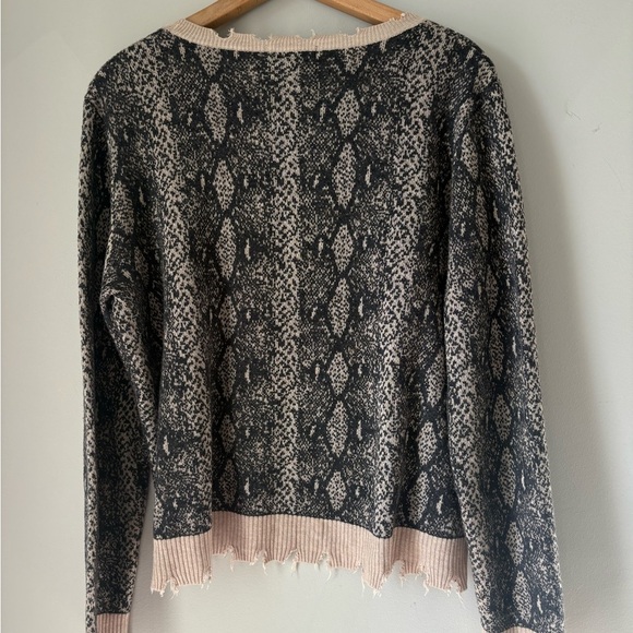 FATE Sweater Distressed Snake Print Large - Picture 8 of 9
